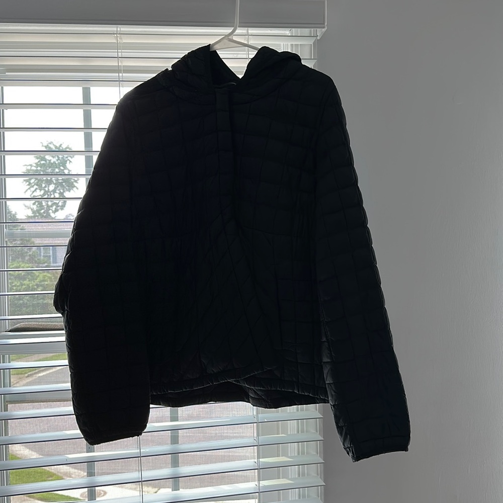 black North Face light down jacket - great condition!